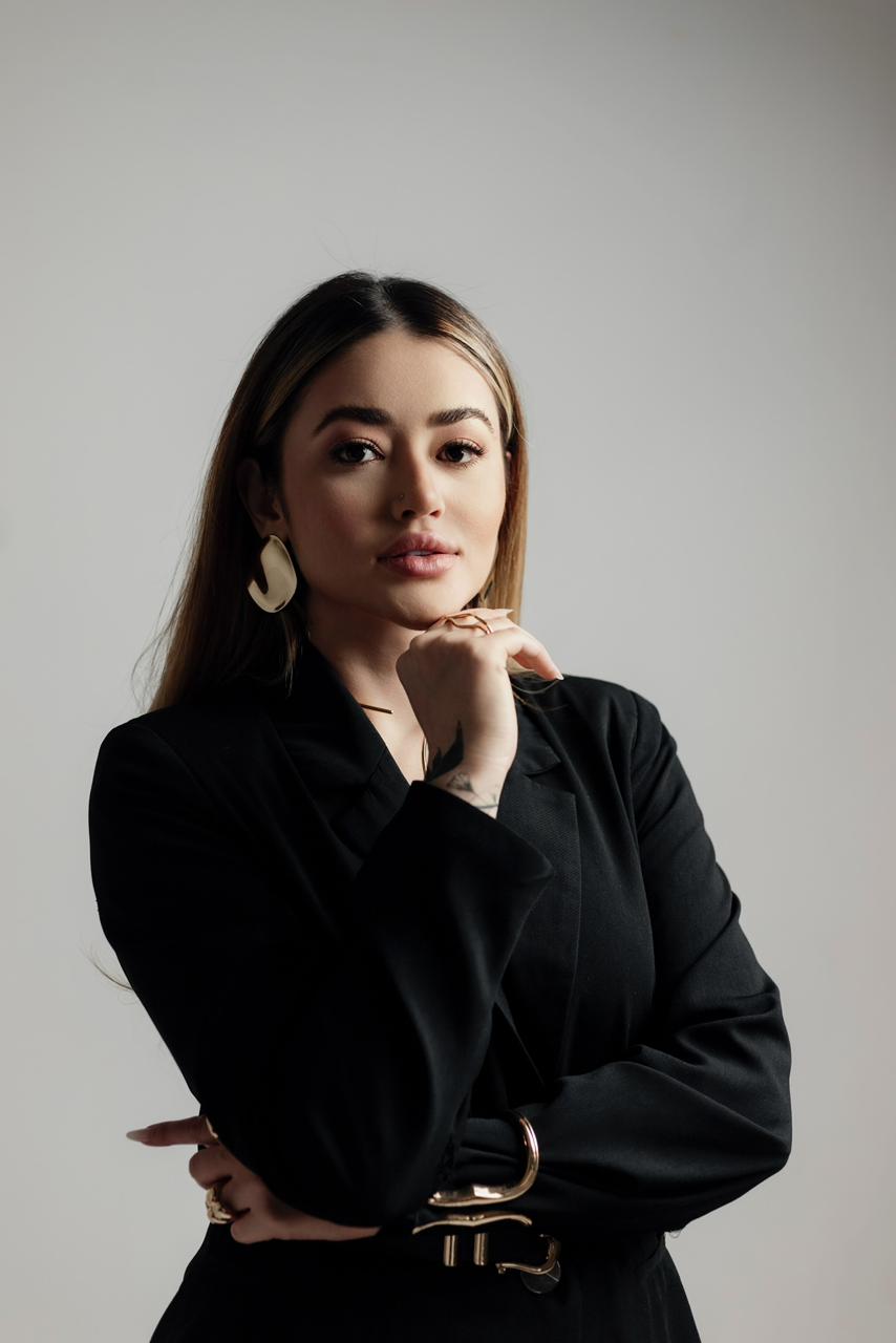 Retrato profissional de Jaiane Carvalho